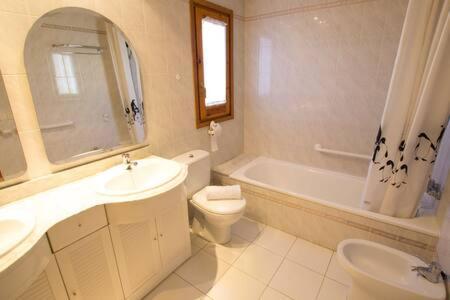 Casa Amb Jardi Alp Apartman Kültér fotó